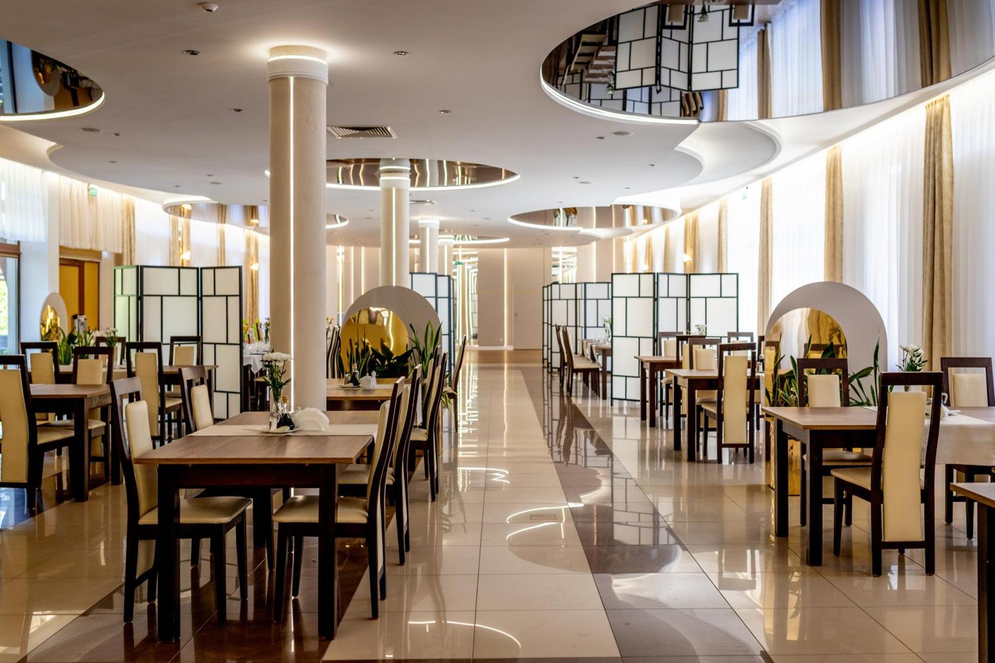 Trzy Korony Hotel Glogow Malopolski Ngoại thất bức ảnh