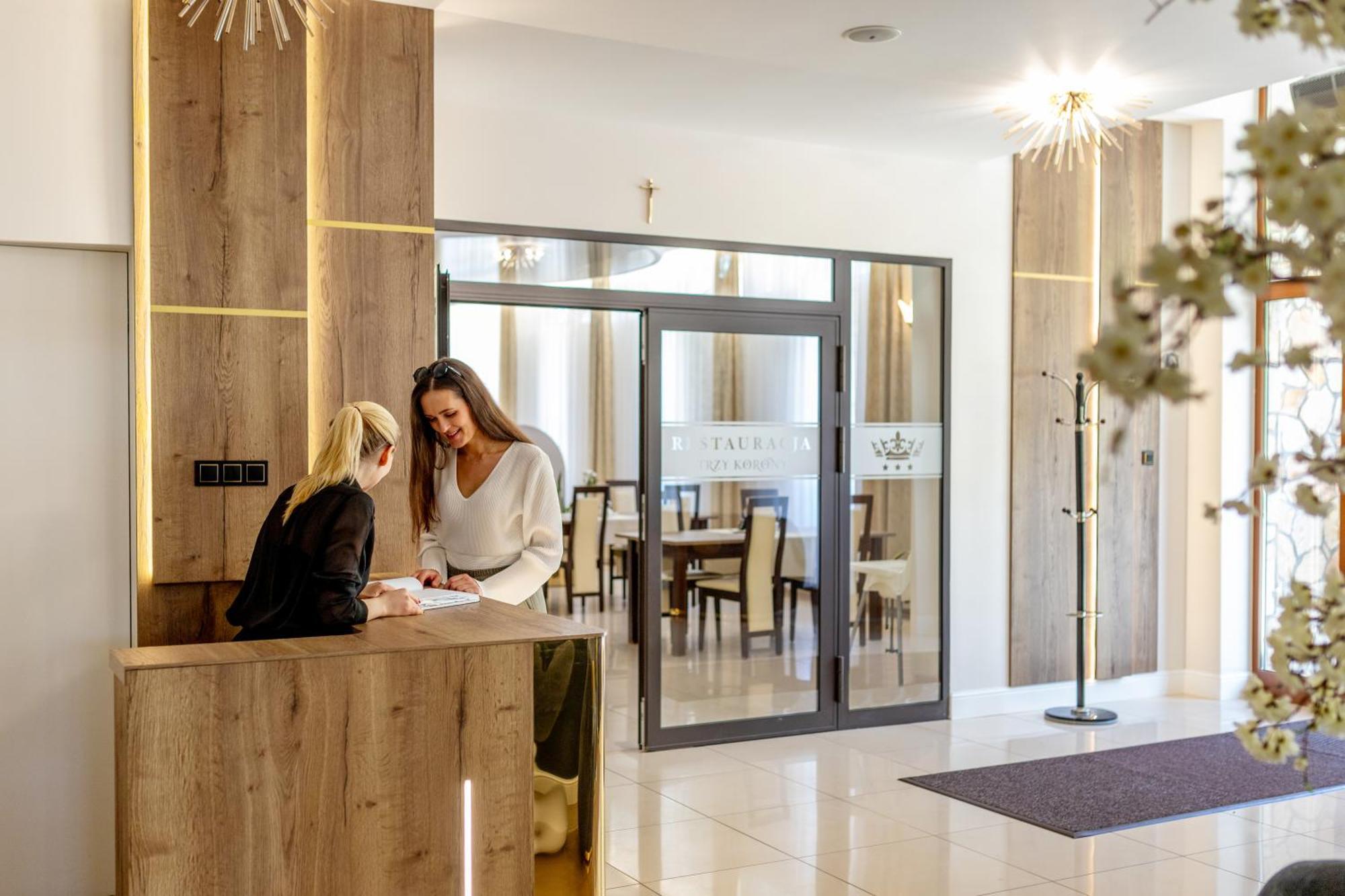 Trzy Korony Hotel Glogow Malopolski Ngoại thất bức ảnh
