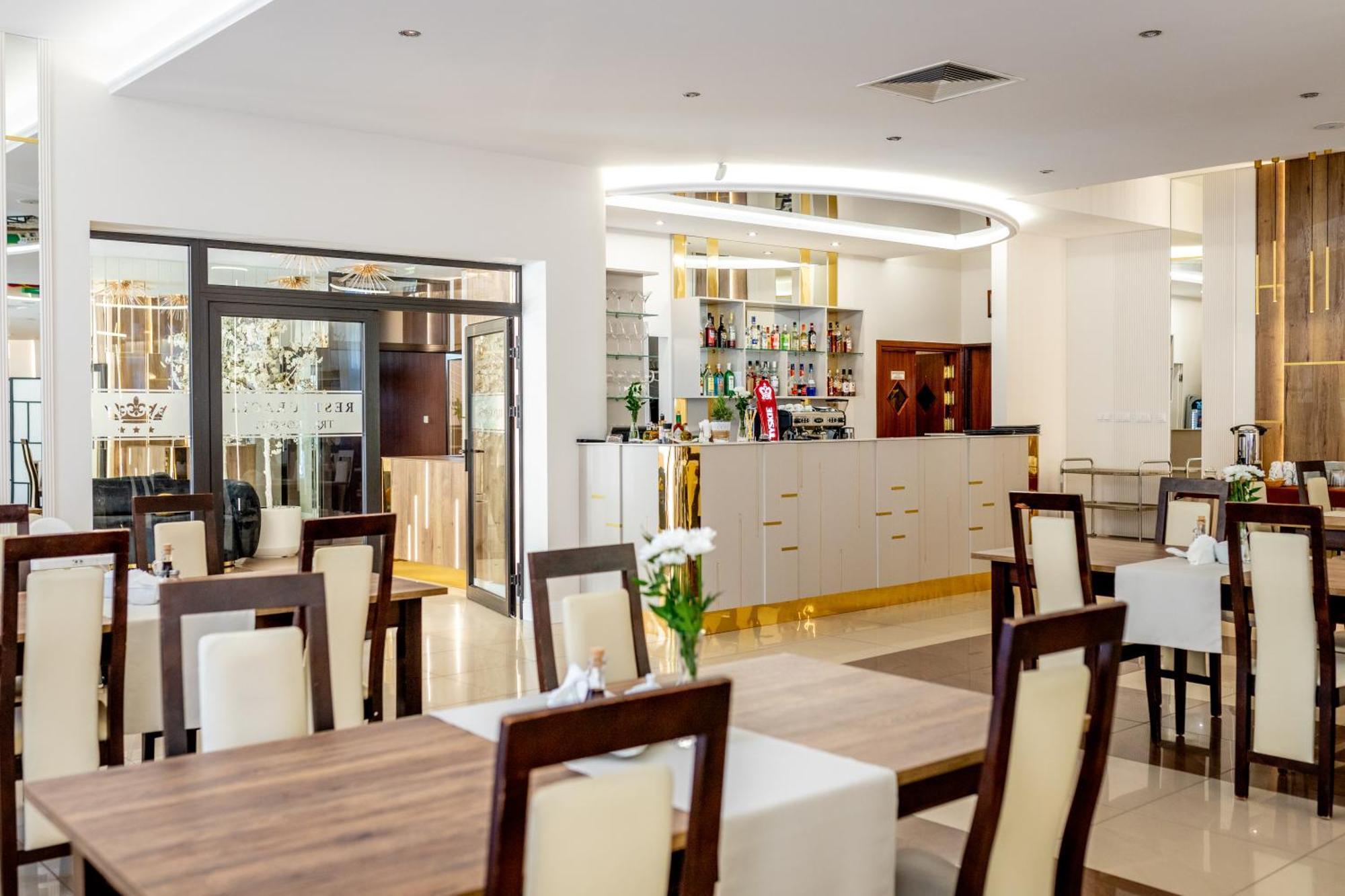 Trzy Korony Hotel Glogow Malopolski Ngoại thất bức ảnh