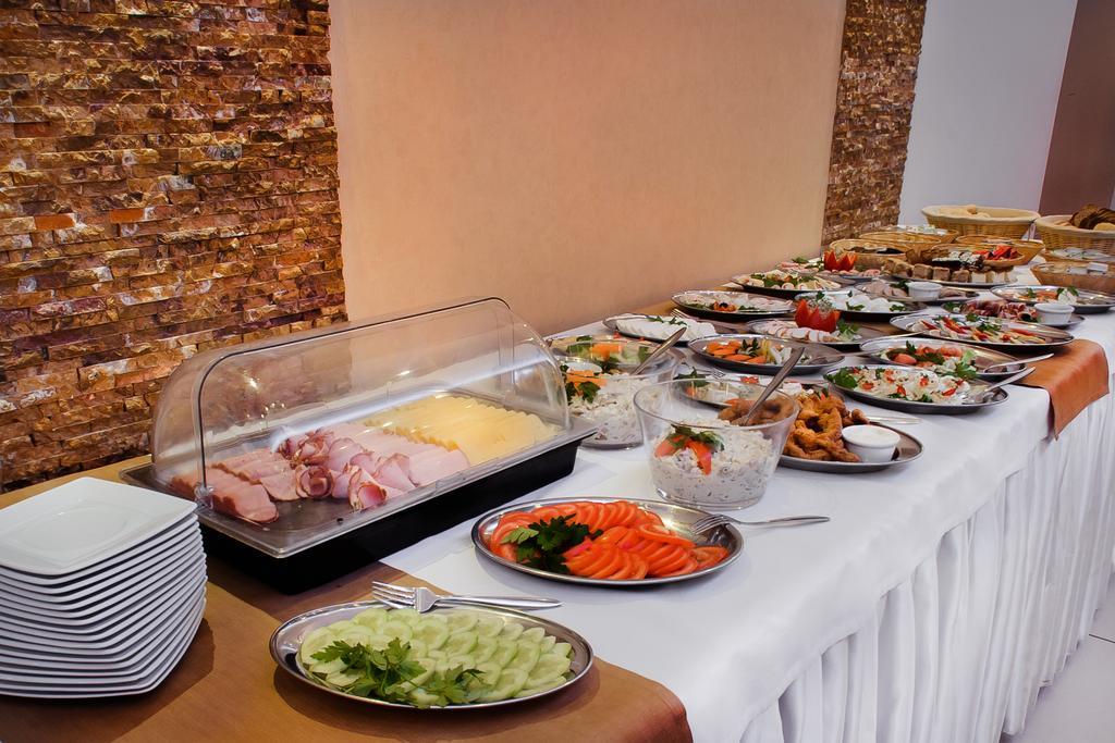 Trzy Korony Hotel Glogow Malopolski Ngoại thất bức ảnh