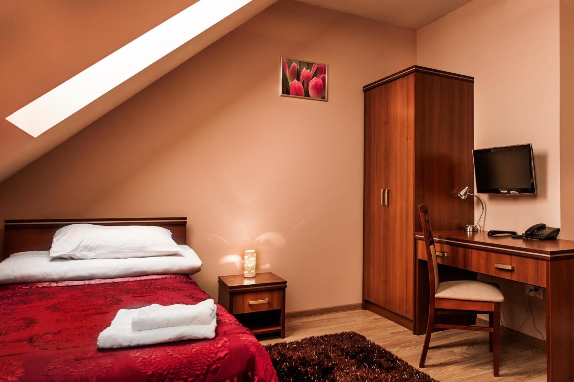 Trzy Korony Hotel Glogow Malopolski Ngoại thất bức ảnh